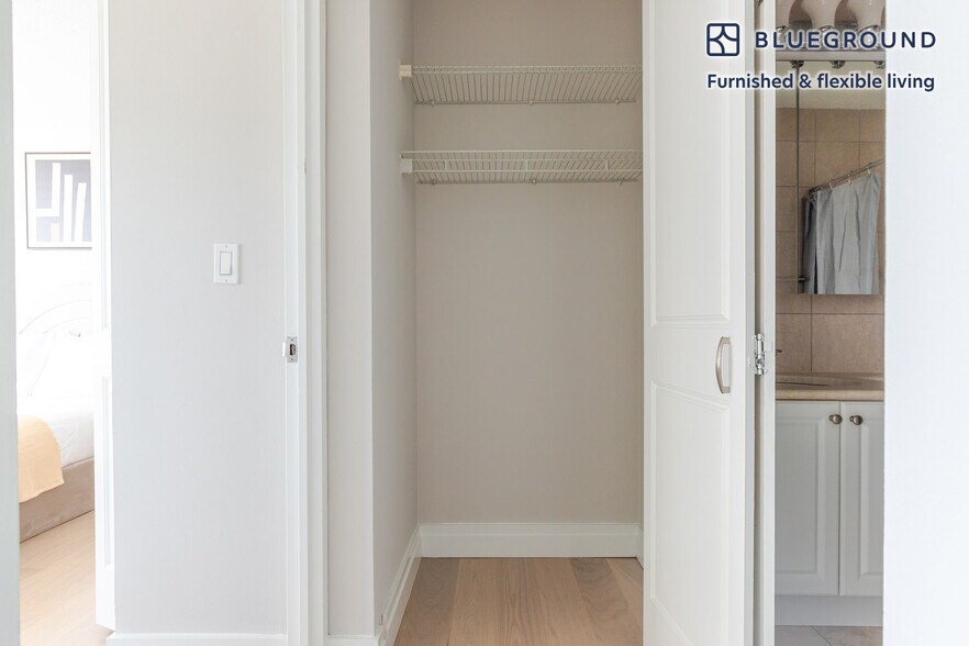 Building Photo - 155 E 31st St