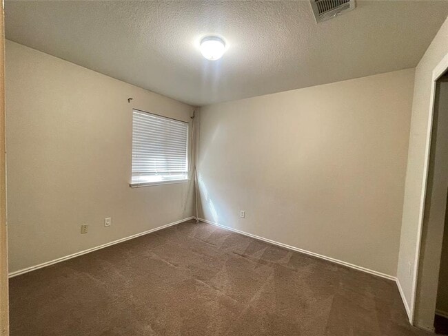 Building Photo - 3508 Blue Ridge Dr