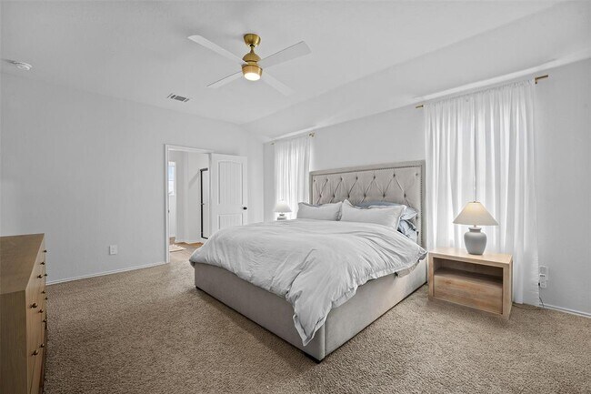 Building Photo - 144 Calgary Ln