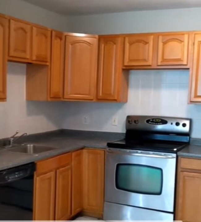 Building Photo - one bedroom Watertown Square