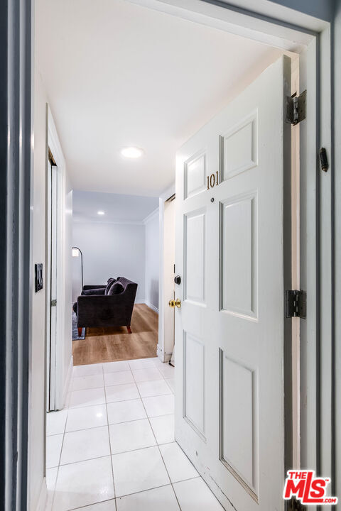 Building Photo - 423 Rexford Dr