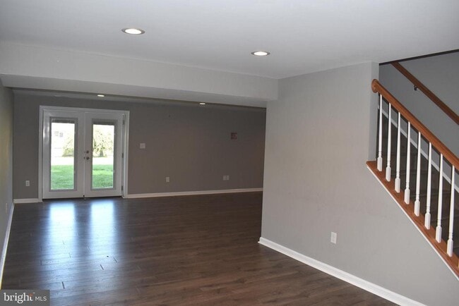 Building Photo - 2174 E Greenleaf Dr
