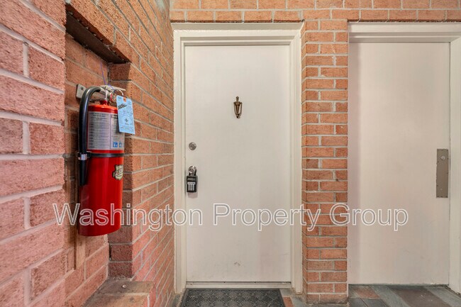 Building Photo - 736 Quince Orchard Blvd