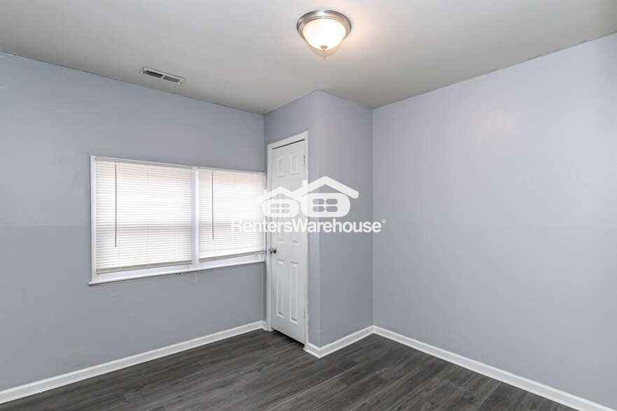 Building Photo - 10741 Cambridge Ave