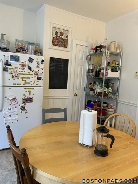 Building Photo - 32 Chatham St