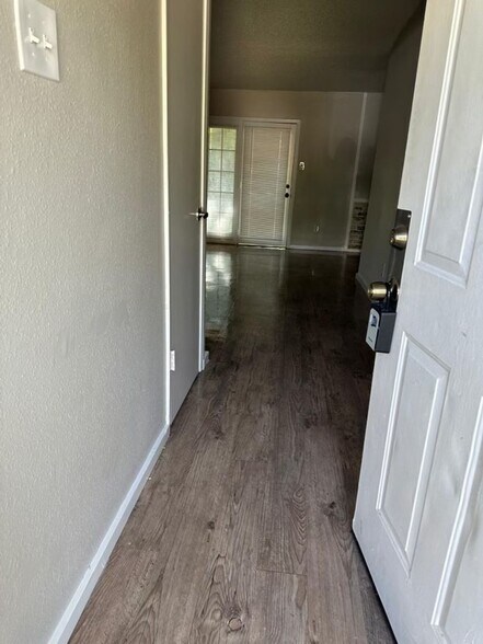 Building Photo - 6840 Margaret Dr