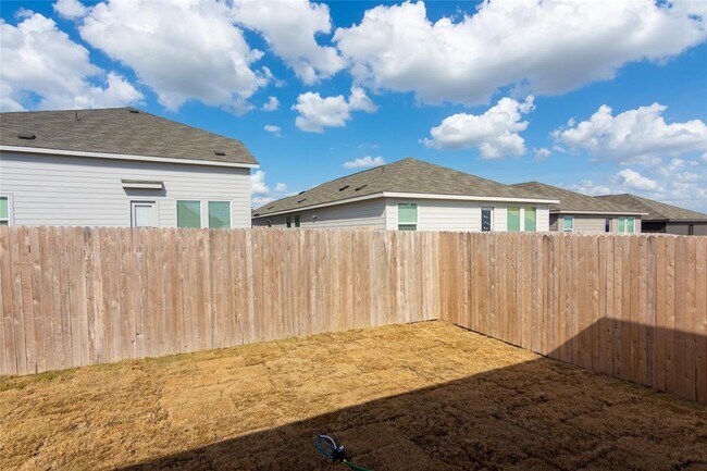 Building Photo - 153 Star Packer Ln