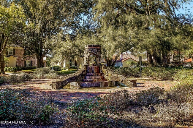 Building Photo - 1427 River Oaks Rd
