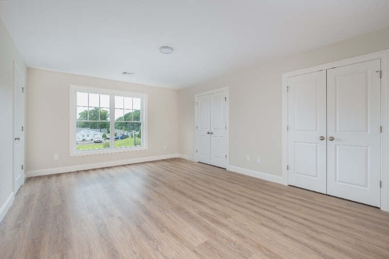 Building Photo - 12 Edgewater Cir