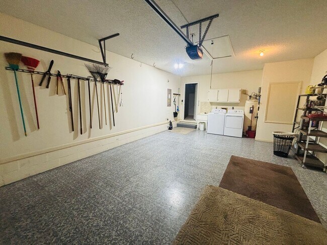 Building Photo - Newly updated 2/2 in 55+ community