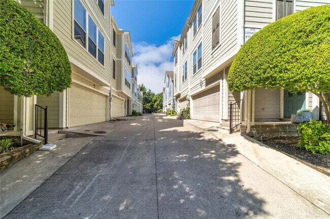Building Photo - 7416 Coronado Ave