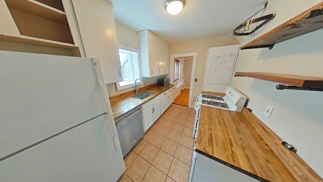 Building Photo - "3-Bed Home with Gleaming Hardwood Floors ...