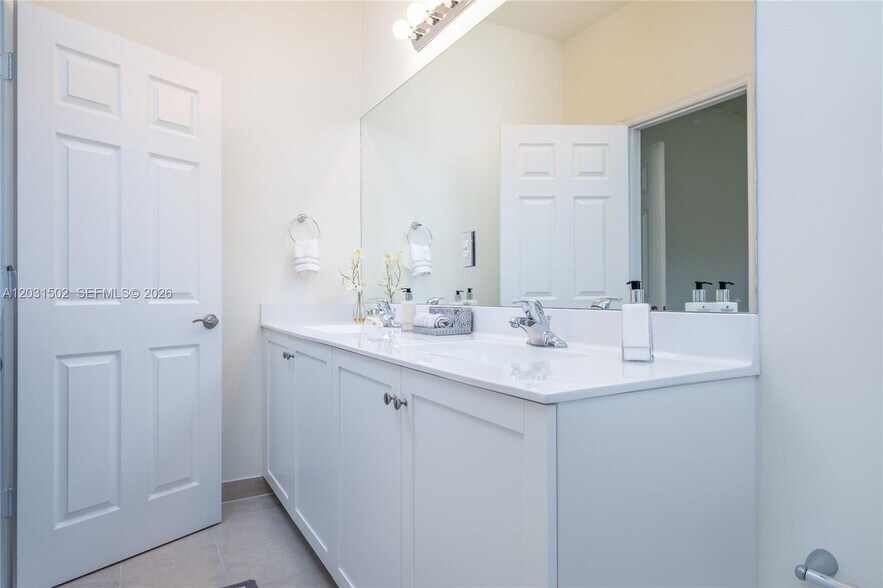 Building Photo - 6502 S Anise Ct