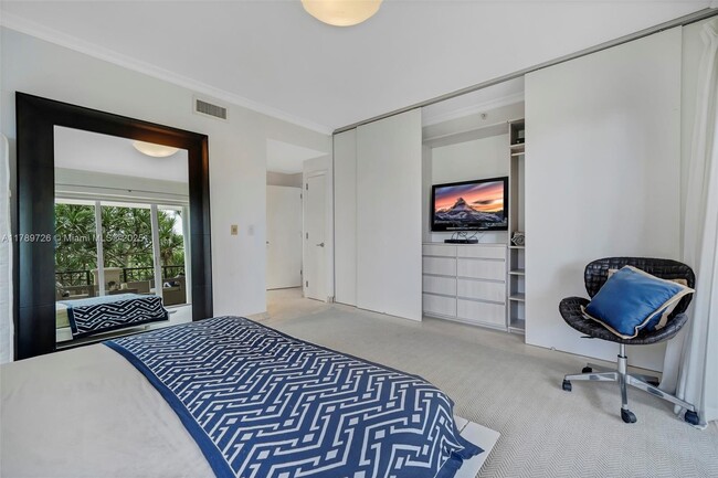 Building Photo - 19227 Fisher Island Dr