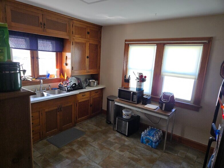 Kitchen - 618 S Main St
