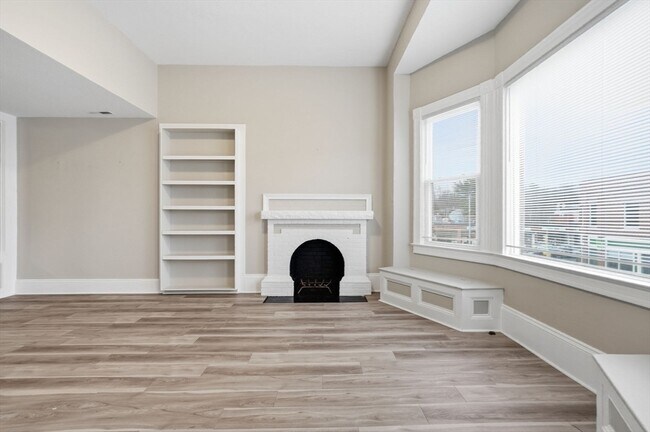 Building Photo - 7 Maple St