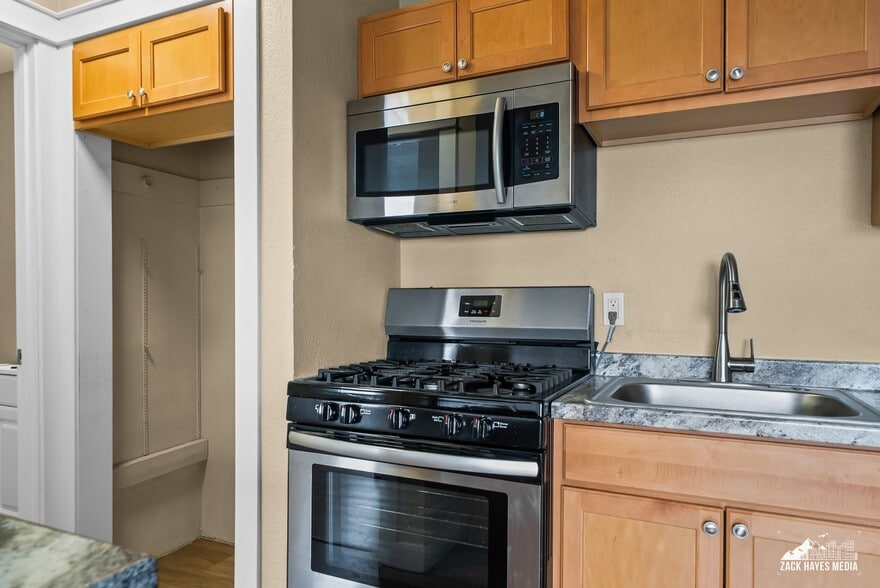 Building Photo - 618 Gambell St