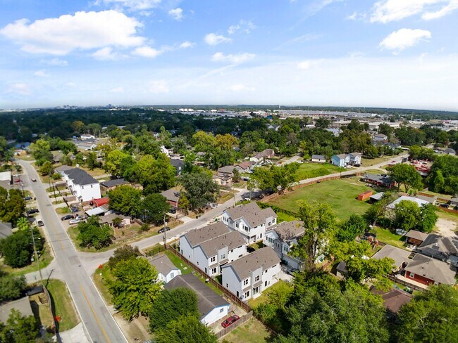 Building Photo - 861 Prosper St