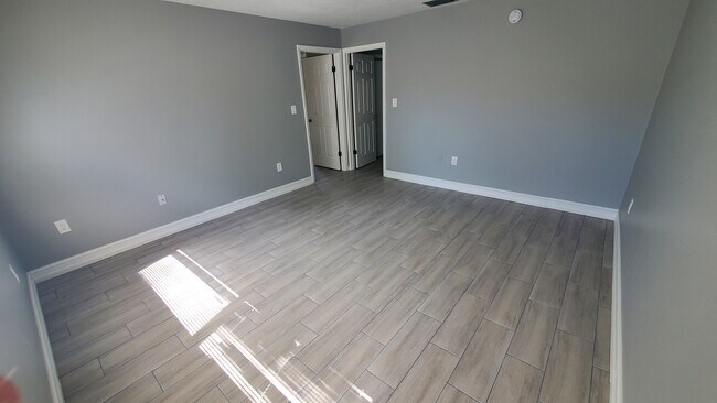 Building Photo - 1711 Lakewood Ave