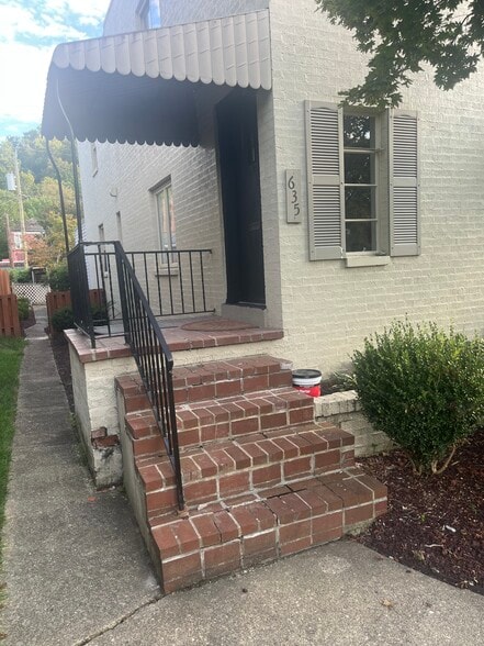 Building Photo - 635 13th Ave