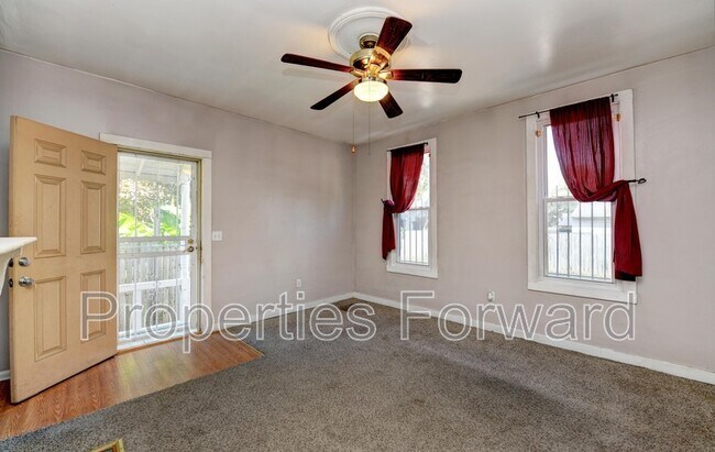 Building Photo - 673 E Sycamore St