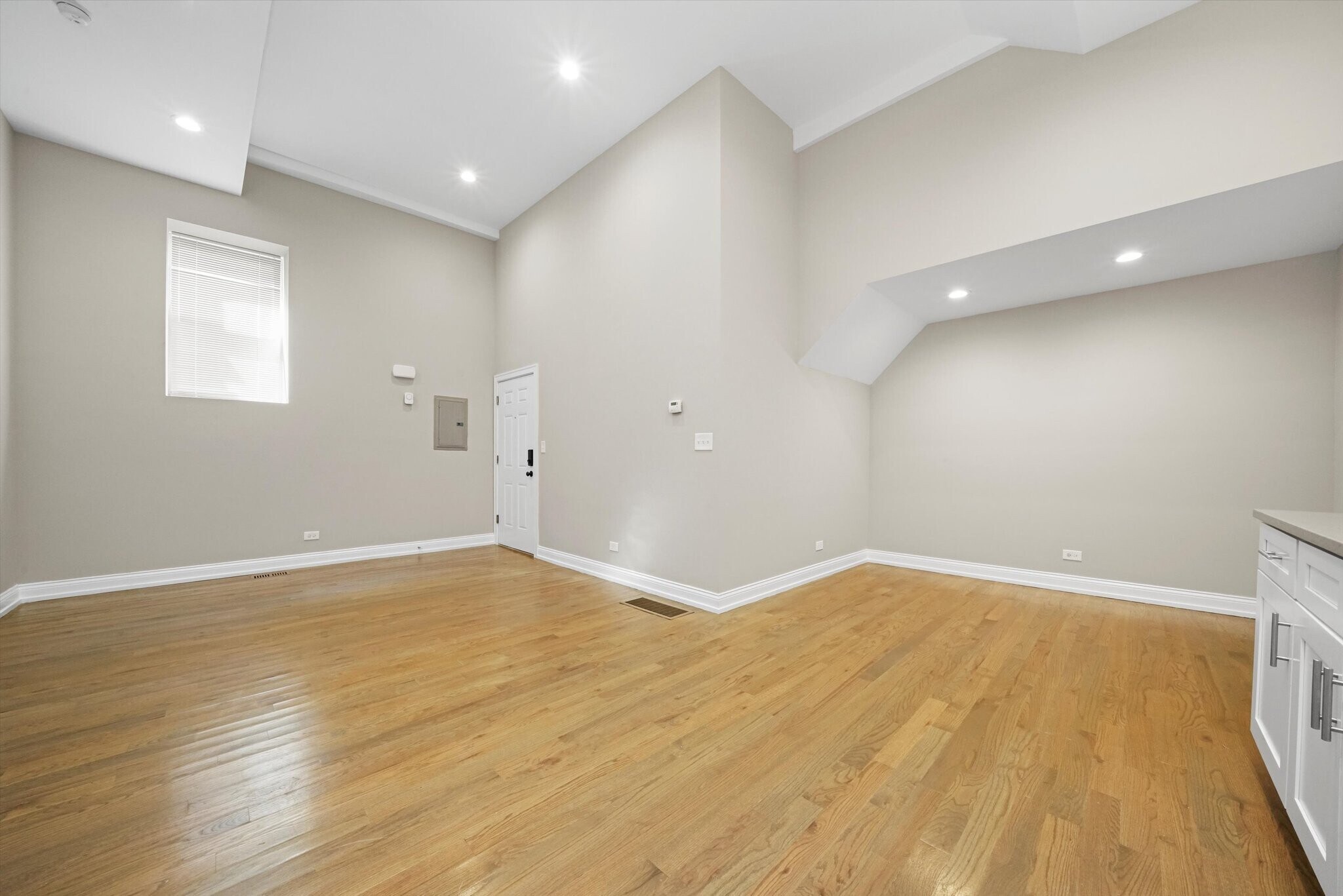 Building Photo - 1946 S Racine Ave