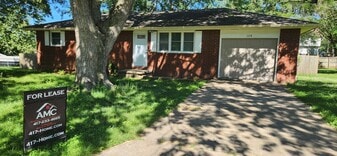 Building Photo - 104 N Teakwood Ave