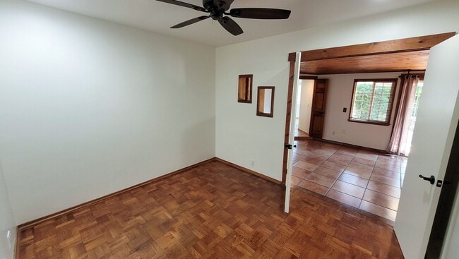 Building Photo - 3 Bed 2 Bath House With Spacious Family Ro...