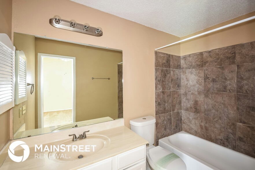 Building Photo - 7422 Pebblewood