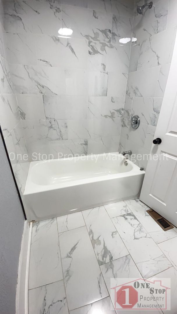 Building Photo - Beautiful 4 Bedroom 2 Bathroom Home in Kan...