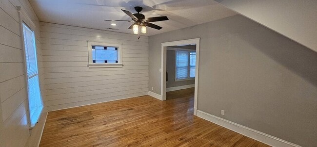 Building Photo - 1850 W 48th St