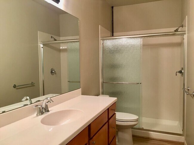 Building Photo - 502 SW Evergreen Ave