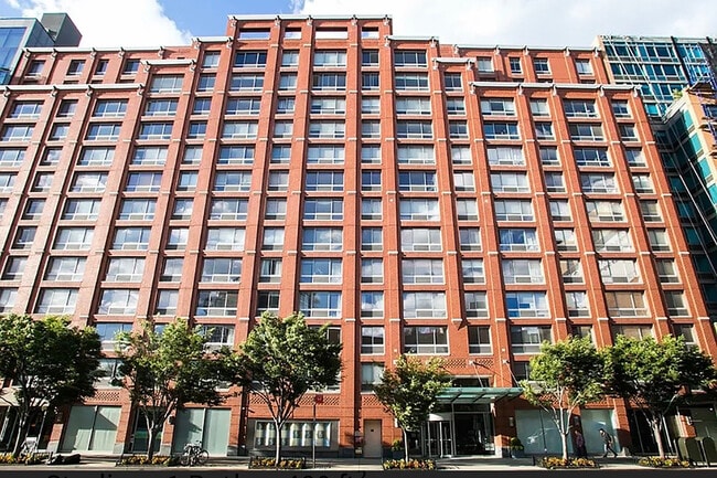 Building Photo - 555 W 23rd St