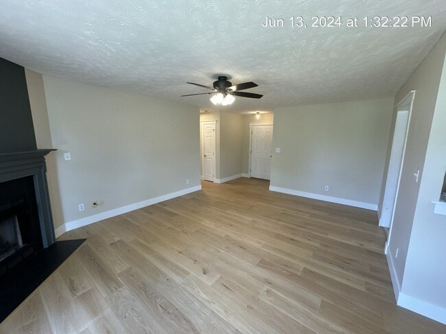 Building Photo - 146 Cavalier Dr