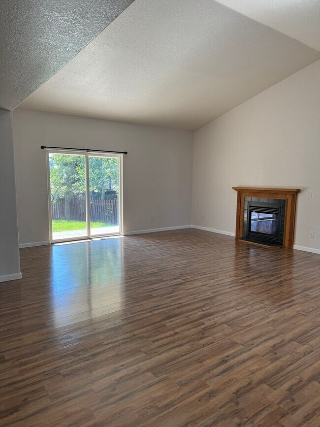 Building Photo - CUTE HOME IN ELKHORN ESTATES