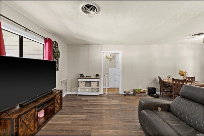 Building Photo - 917 Crockett Ct