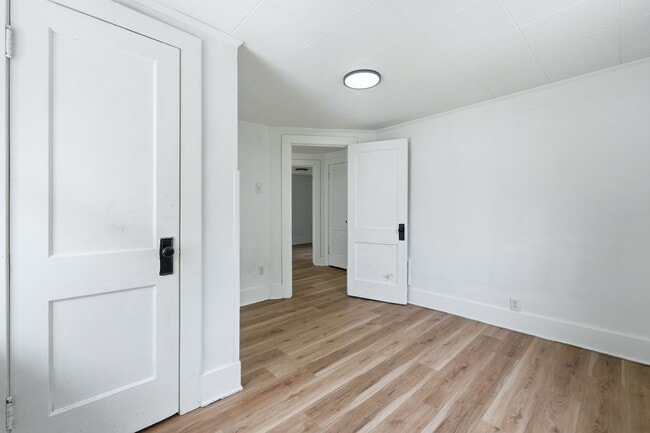 Building Photo - 3 BR - Classic Charm Meets Modern Living