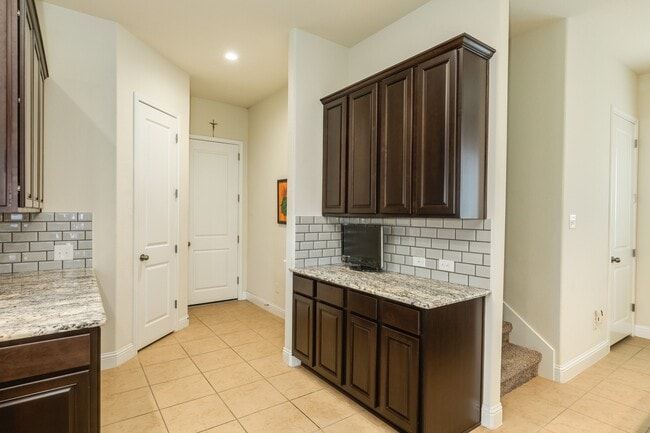 Building Photo - 2329 Vineyard Terrace Ln