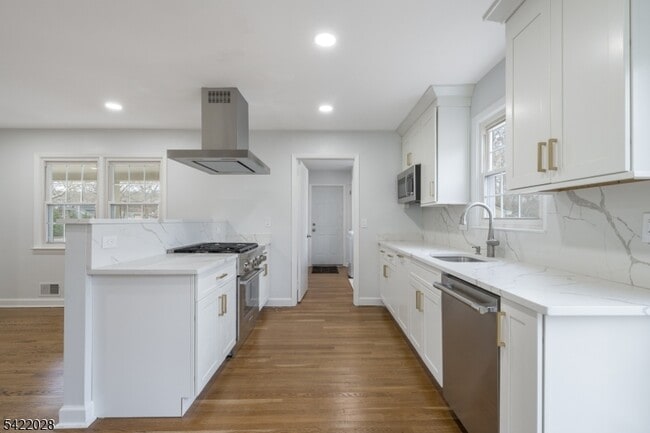 Building Photo - 6 Windsor Way