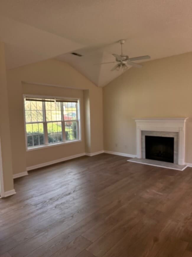 Building Photo - 105 Margaret Way