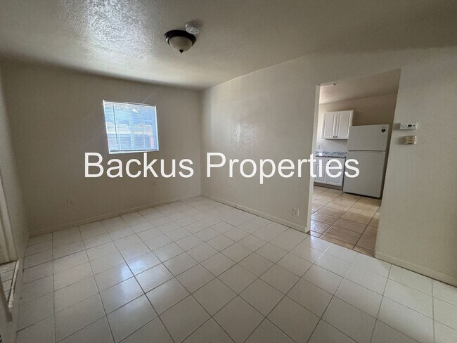 Building Photo - 516 James St