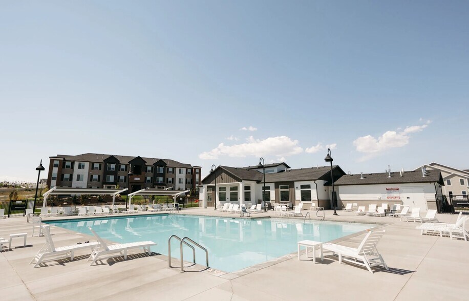 Pool - 874 N Hemsworth Way
