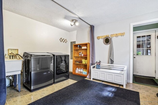 Building Photo - House For Rent in West Bath