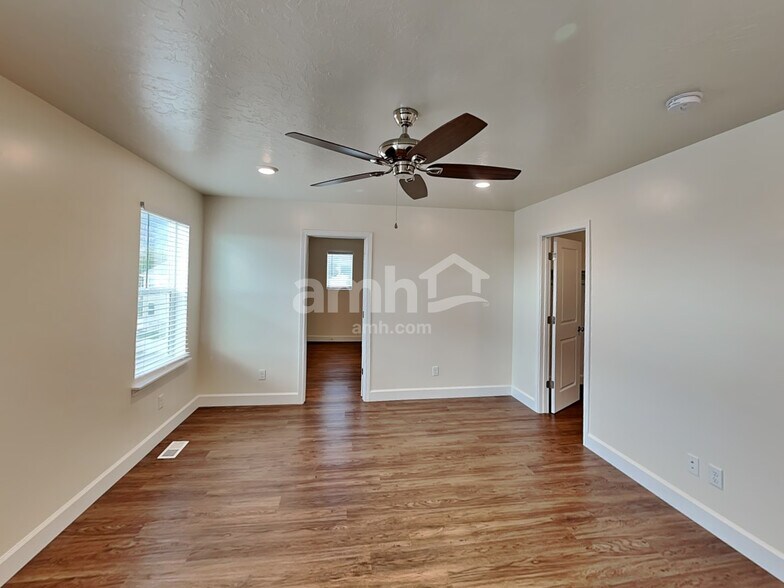 Building Photo - 824 Grover Ct