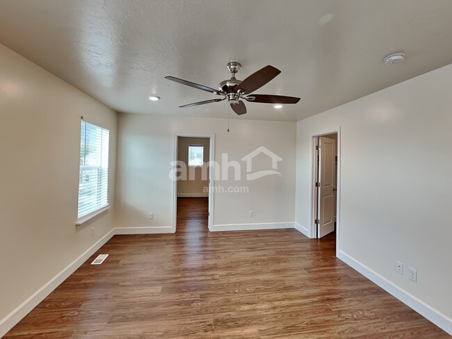 Building Photo - 824 Grover Ct