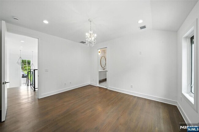 Building Photo - 44 Floral Terrace