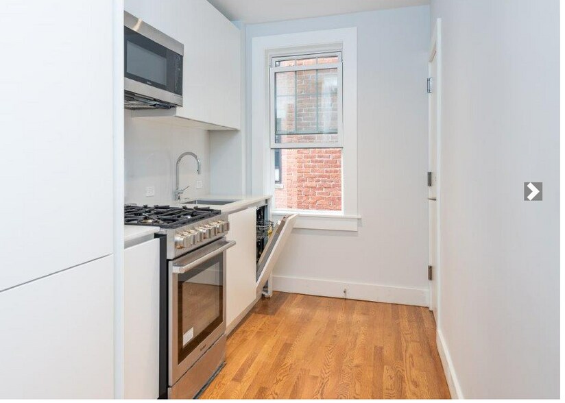 Building Photo - 17 Forest St