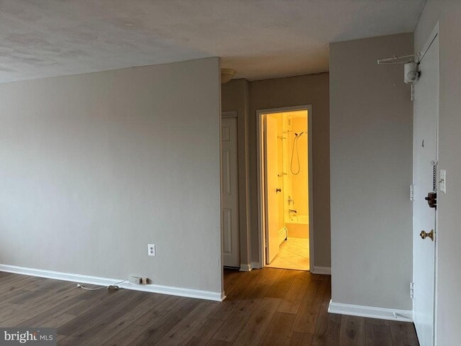 Building Photo - 1200 S Arlington Ridge Rd