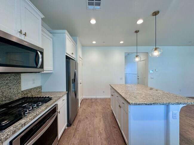 Building Photo - Stunning 4 bedroom 3 bathroom Murrieta hom...