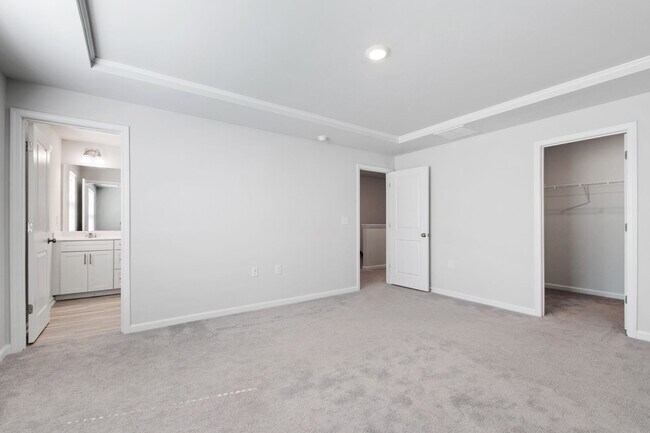 Building Photo - Bright, Spacious & Move-In Ready Townhome ...